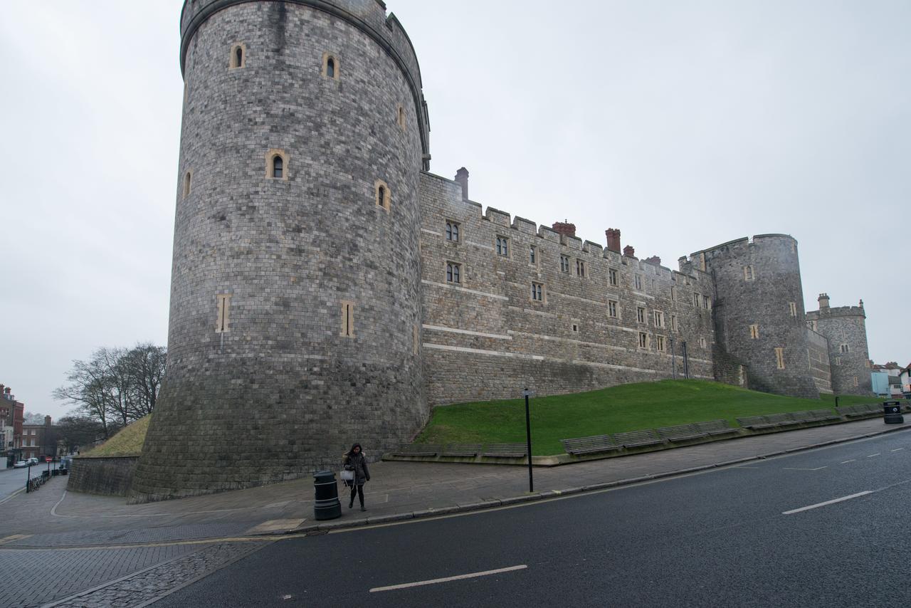 Central Windsor Apartment Facing The Castle Exterior photo