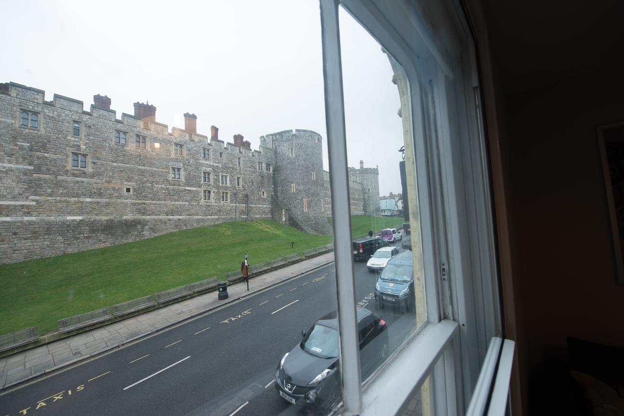 Central Windsor Apartment Facing The Castle Exterior photo
