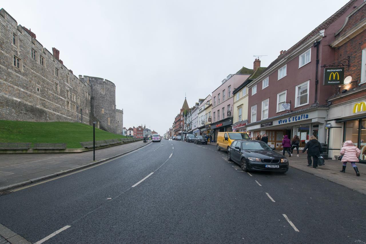 Central Windsor Apartment Facing The Castle Exterior photo